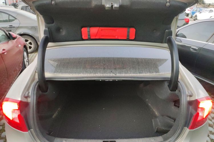 沃尔沃S60 2014款 S60L 2.0T 智远版机舱底盘23