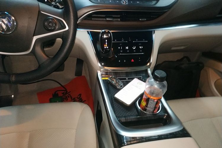 别克GL8 2022款 陆上公务舱 652T 舒适型中控内饰18