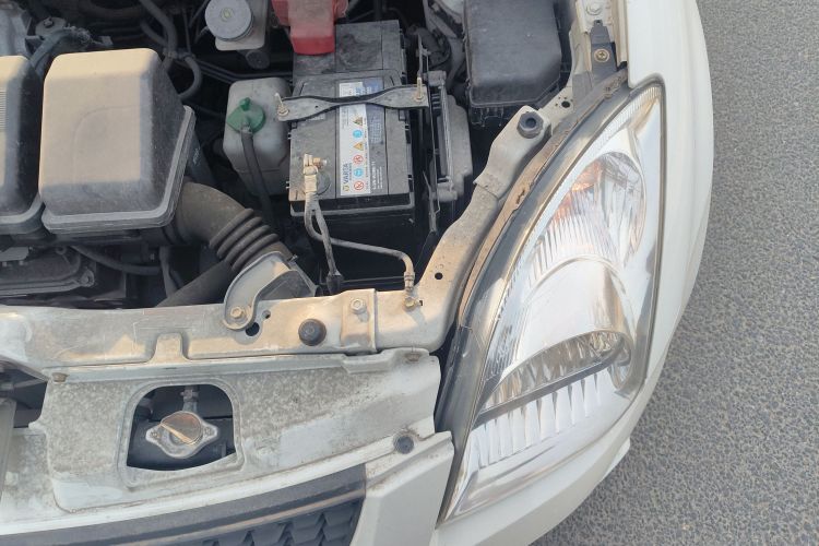 铃木 雨燕 2014款 1.3L 手动标准型局部细节9007