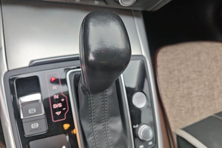 奥迪A6L 2016款 TFSI 技术型中控内饰18