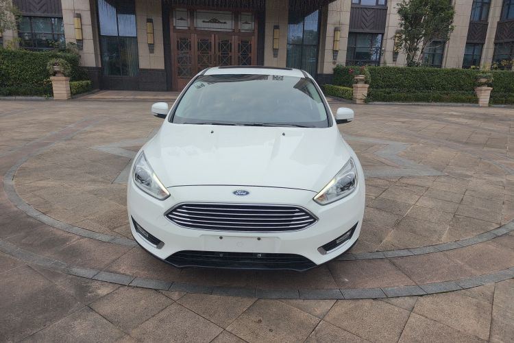 福特 福克斯 2018款 三厢经典 EcoBoost 180 自动精英型车身外观2