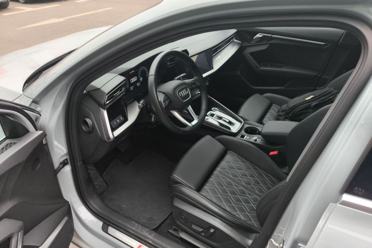 奥迪A3 2025款 A3L Limousine 35TFSI 飞驰尊享型中控内饰7003