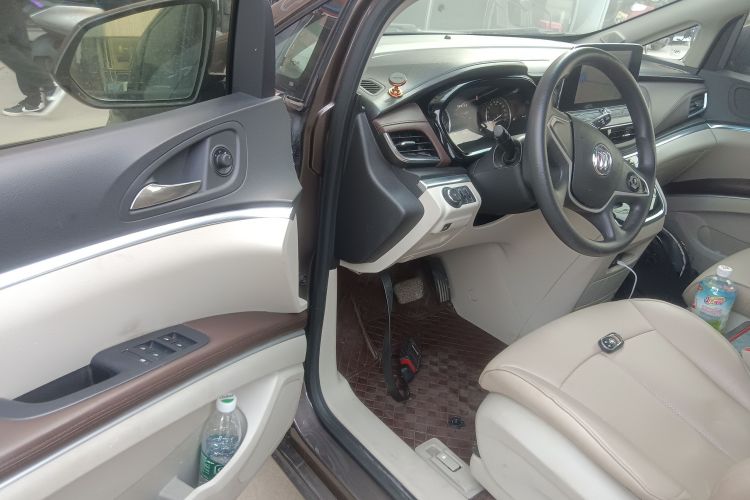 别克GL8 2021款 陆上公务舱 652T 舒适型中控内饰7003