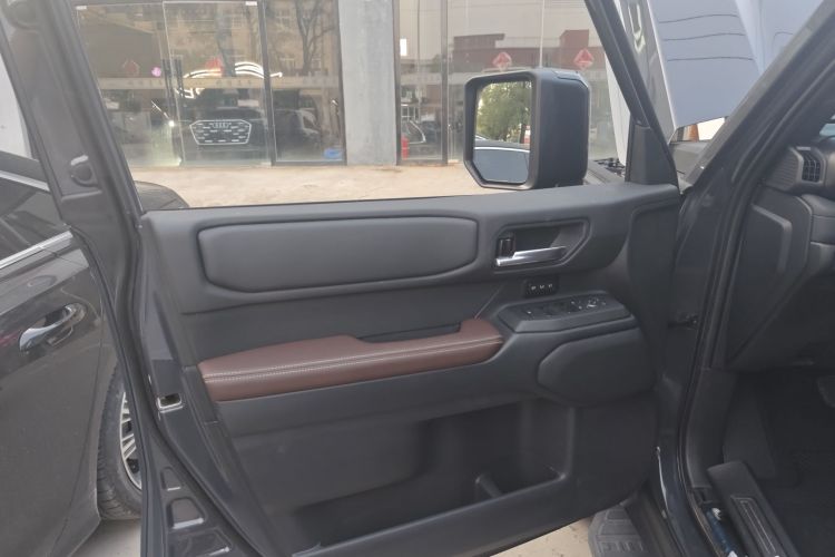 丰田 普拉多 2024款 2.4T 悍野WX版 6座中控内饰47