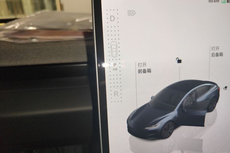 特斯拉 Model 3 2025款 后轮驱动版中控内饰18