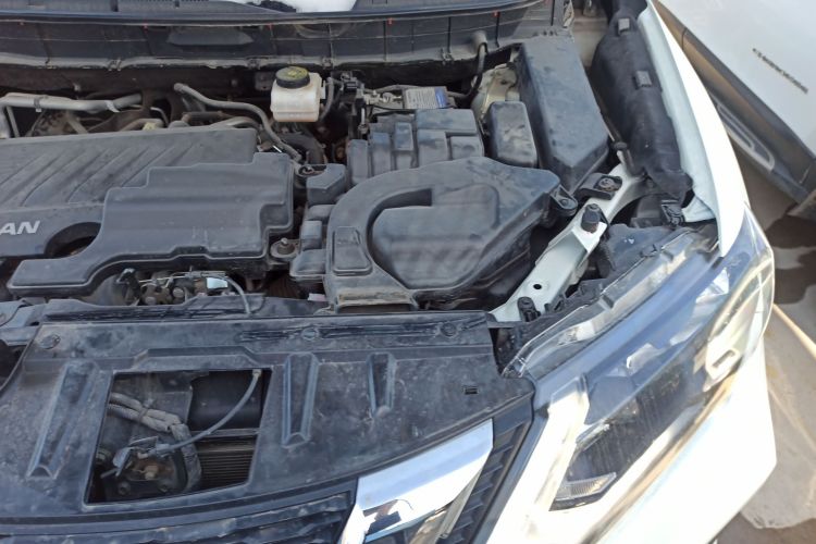 日产 奇骏 2019款 2.0L CVT舒适版 2WD机舱底盘26