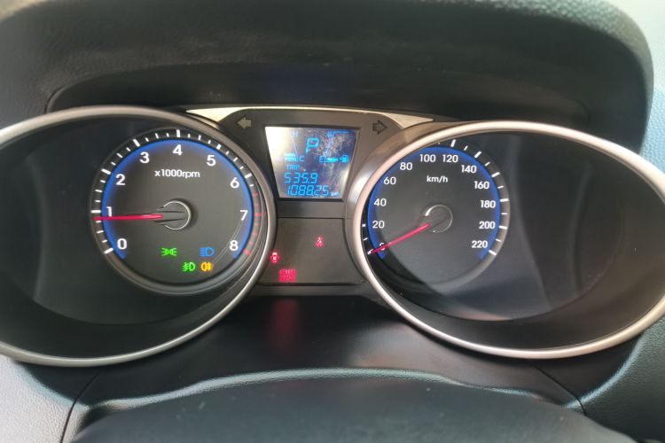 北京现代ix35 2012款 2.0L 自动两驱精英版GLS中控内饰14