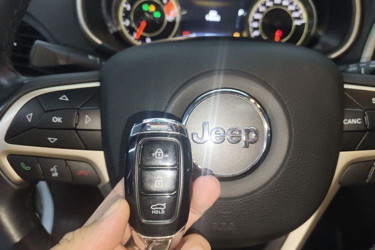 Jeep 自由光 2017款 2.0L 优越版中控内饰11