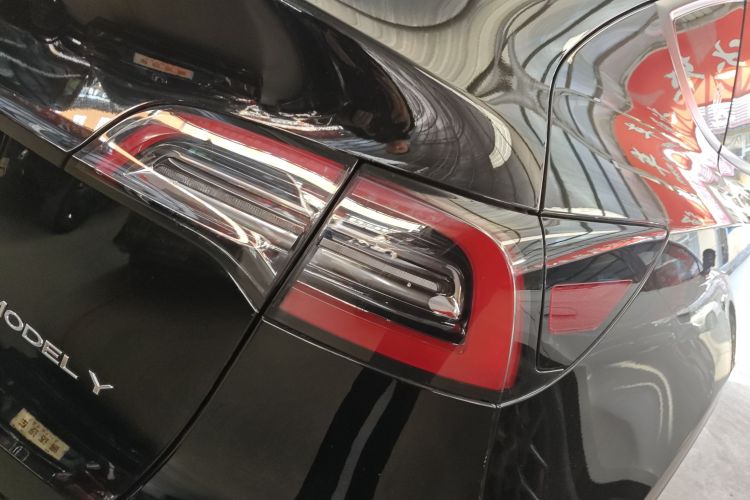 特斯拉 Model Y 2021款 标准续航后驱版车身外观9
