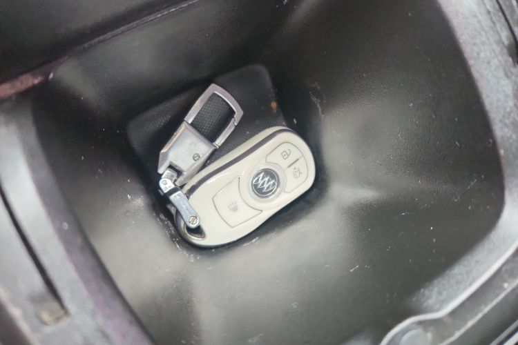 别克 君威 2017款 20T 精英型中控内饰11