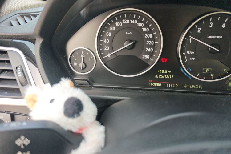 宝马3系 2018款 318i中控内饰15