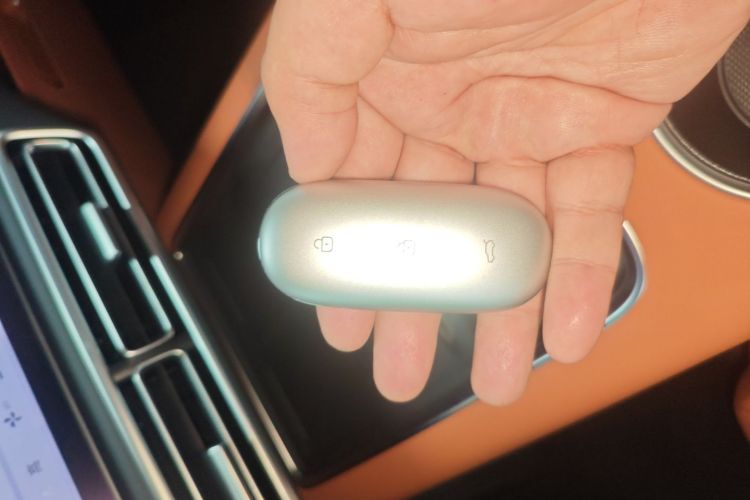 理想汽车 理想L8 2025款 Max 智能焕新版中控内饰7001