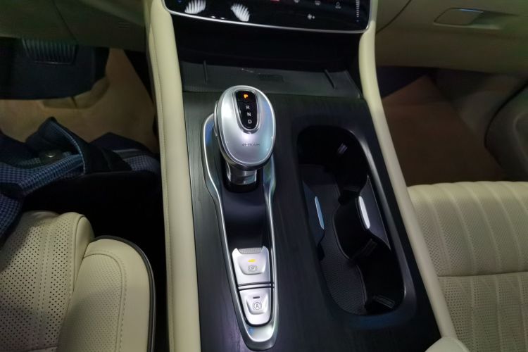 岚图汽车 岚图梦想家 2022款 0碳版 梦+智享包 475km中控内饰18