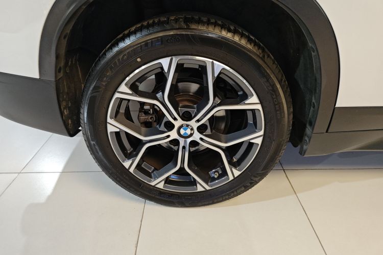 宝马X1 2021款 改款 sDrive25Li 领先型车身外观6001