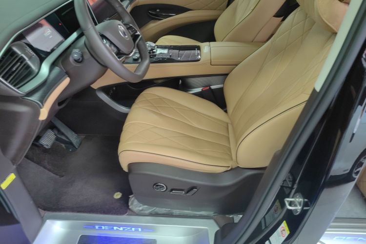 腾势D9 2024款 DM-i 980 四驱尊贵型中控内饰19