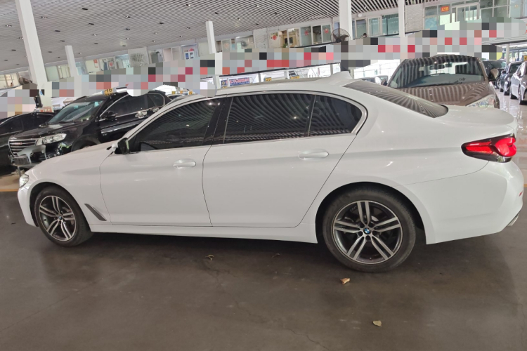 宝马5系 2021款 530Li 领先型 豪华套装车身外观4