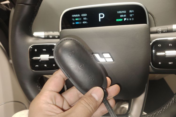 理想汽车 理想L9 2024款 Ultra中控内饰7001