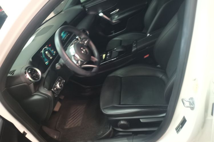 奔驰A级 2019款 改款 A 180 L 运动轿车局部细节19