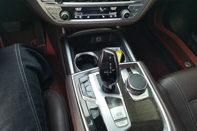 宝马7系 2017款 730Li 领先型中控内饰18