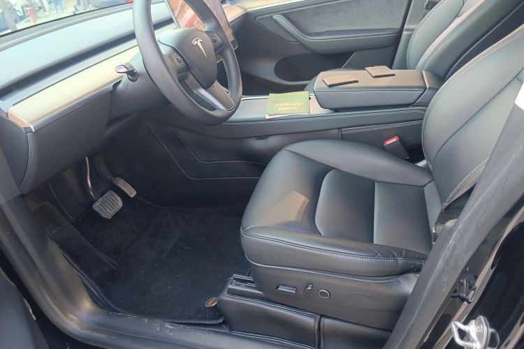 特斯拉 Model Y 2022款 改款 后轮驱动版中控内饰19