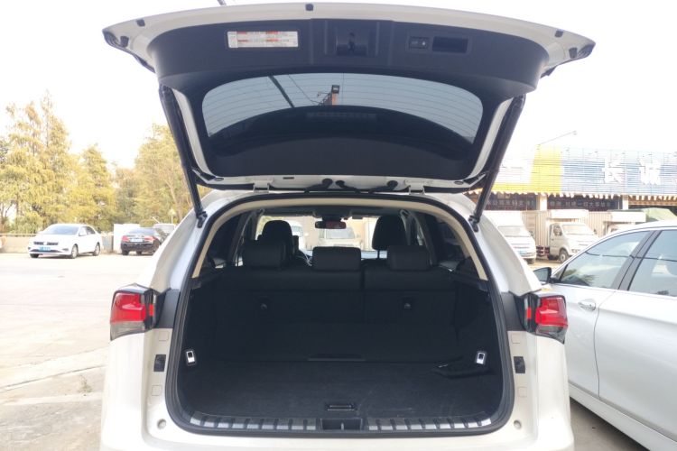 雷克萨斯NX 2020款 300h 前驱 锋尚版 国VI机舱底盘23