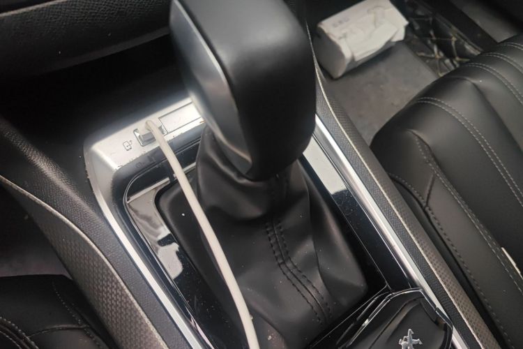 标致408 2020款 360THP 十周年纪念版中控内饰18