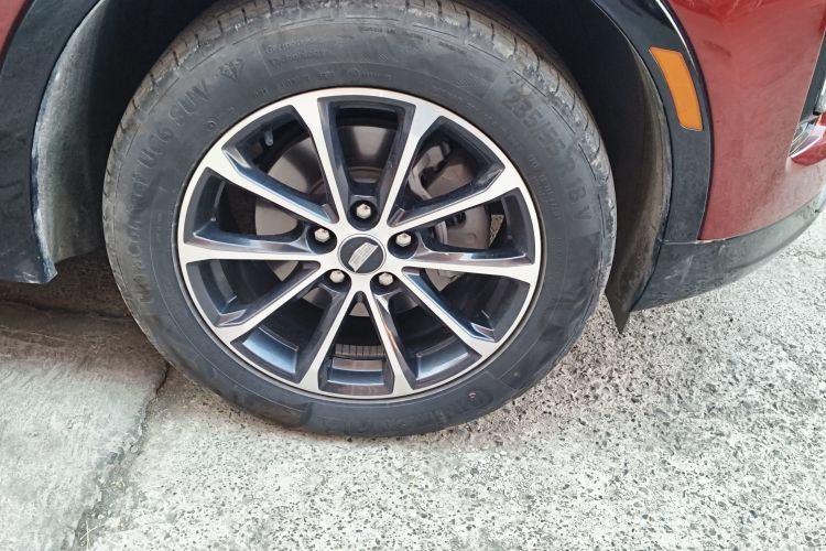 凯迪拉克XT4 2024款 28T 四驱豪华型车身外观10