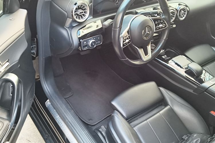 奔驰A级 2020款 A 200 L中控内饰7003