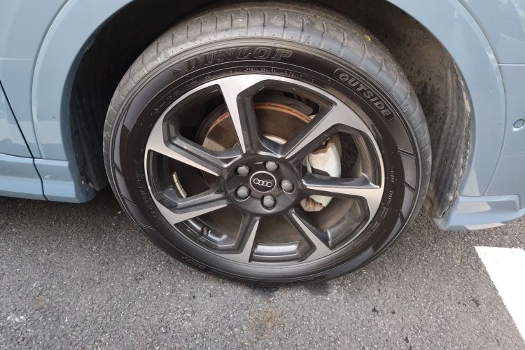 奥迪Q3 2022款 40 TFSI RS套件燃速型车身外观10