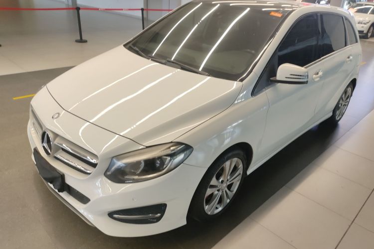 奔驰B级 2015款 B 200 时尚型车身外观1