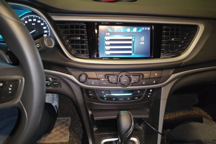 别克 英朗 2015款 18T 双离合豪华型中控内饰16