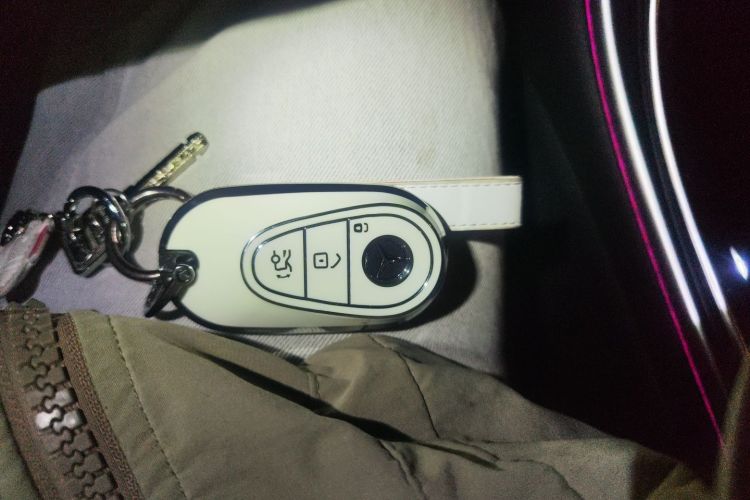 奔驰C级 2025款 C 260 L 运动版中控内饰11