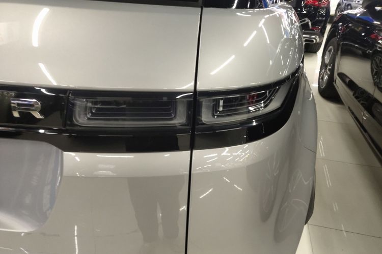 路虎 揽胜极光 2022款 极光L 249PS R-Dynamic 豪华版车身外观9