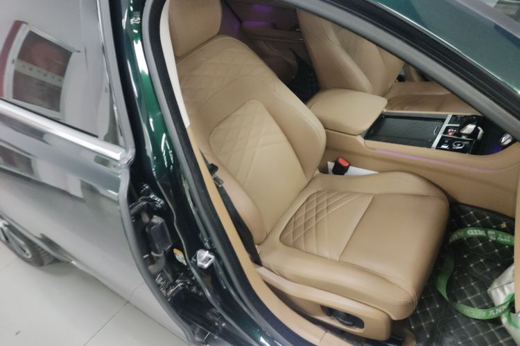 捷豹XFL 2022款 XFL 2.0T P250 两驱尊享豪华版局部细节41