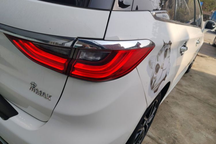 比亚迪 宋MAX 2017款 1.5T 自动智联豪华型 7座车身外观9