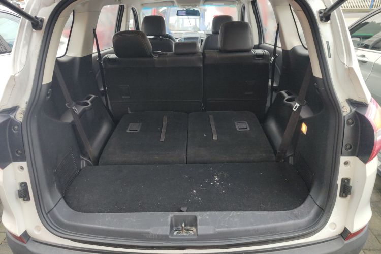 SWM斯威汽车 SWM斯威X7 2016款 1.5T 手动豪华型 7座机舱底盘23