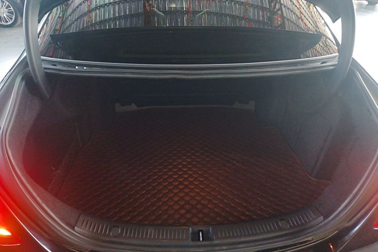 奔驰E级 2018款 改款 E 300 L 时尚型局部细节23