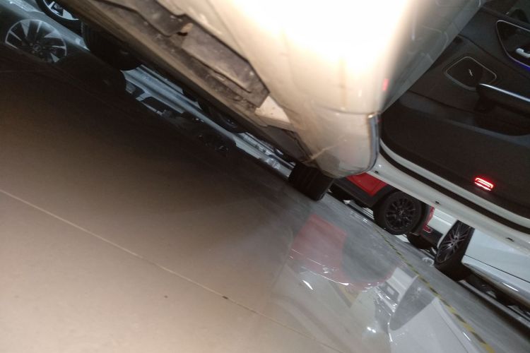 奔驰C级 2022款 改款 C 200 L 运动版局部细节9001