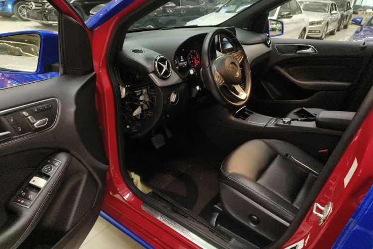 奔驰B级 2015款 B 200 时尚型中控内饰20