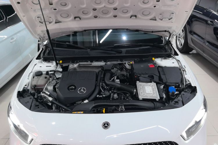 奔驰A级 2022款 改款二 A 200 L 运动轿车时尚型机舱底盘24