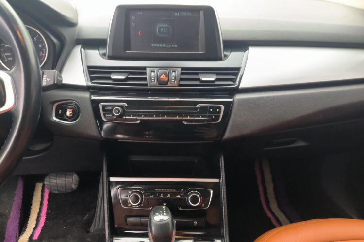 宝马2系旅行车 2016款 218i 时尚型中控内饰16