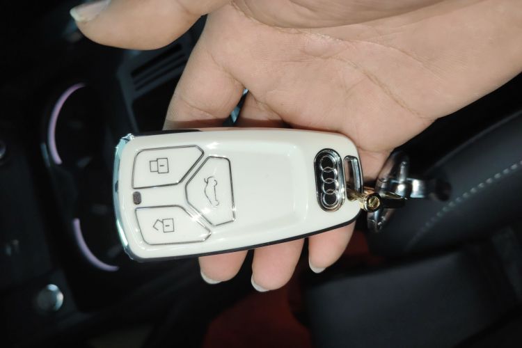 奥迪A4L 2022款 40 TFSI 豪华动感型中控内饰11