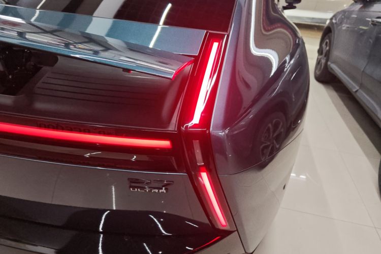 小鹏P7 2025款 702 长续航 Ultra车身外观9