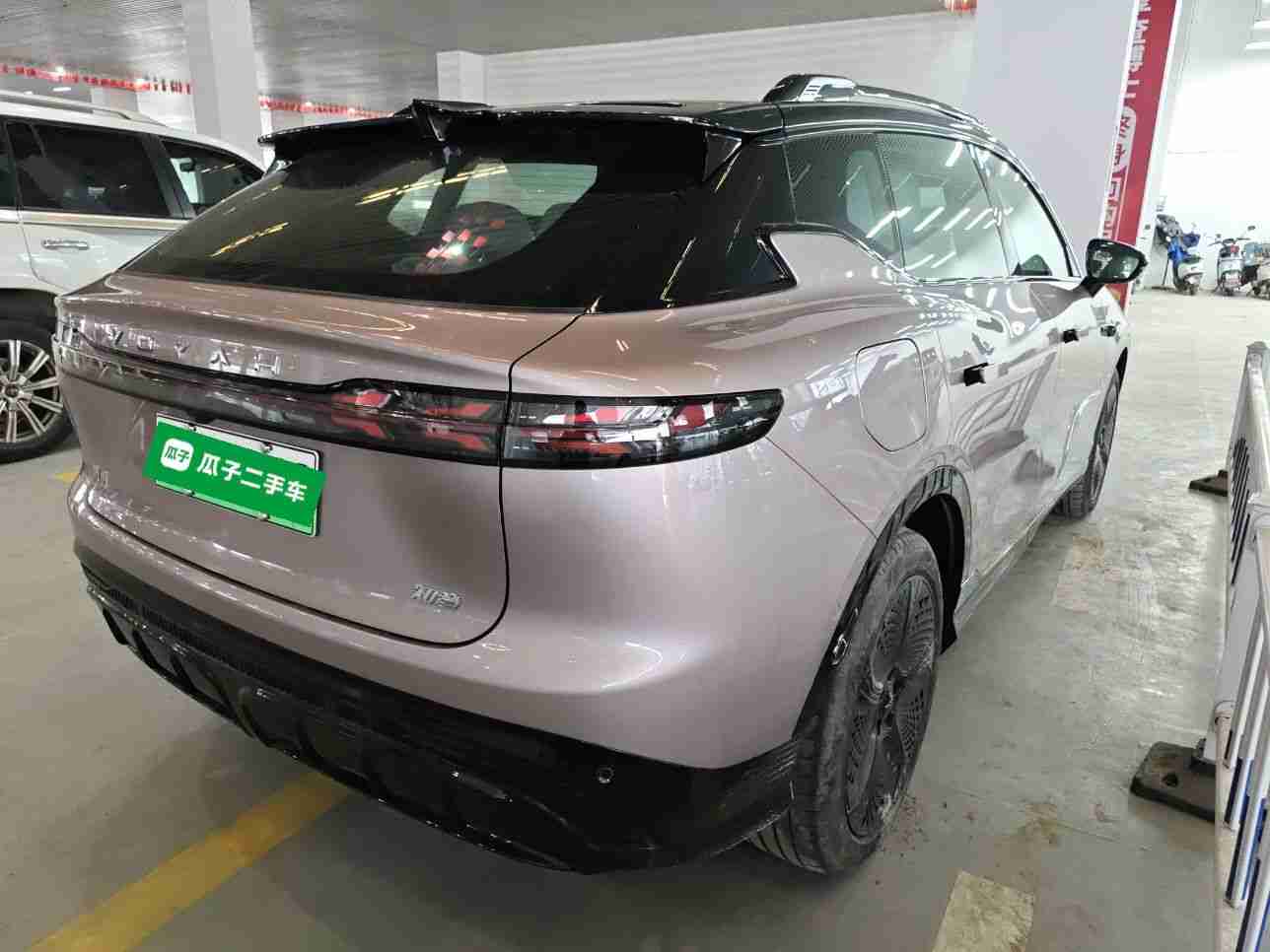 车辆右后45度外观展示