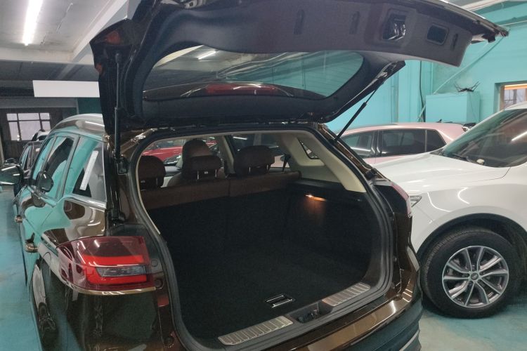 吉利汽车 博越 2018款 1.8TD 自动两驱智尊型4G互联版机舱底盘23