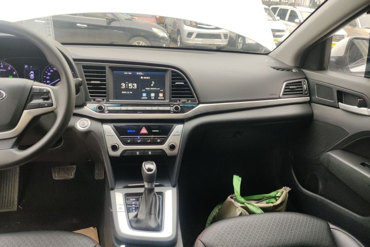 现代 领动 2016款 1.6L 自动智炫·精英型中控内饰16