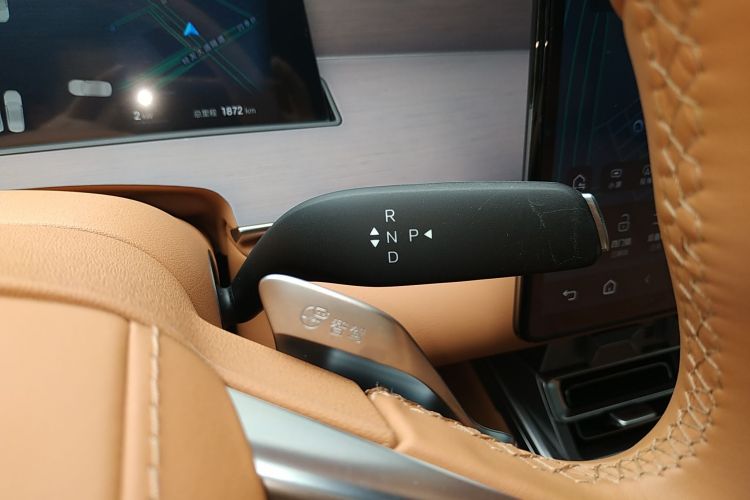 比亚迪 汉L 2025款 DM-p 四驱激光雷达旗舰型中控内饰18