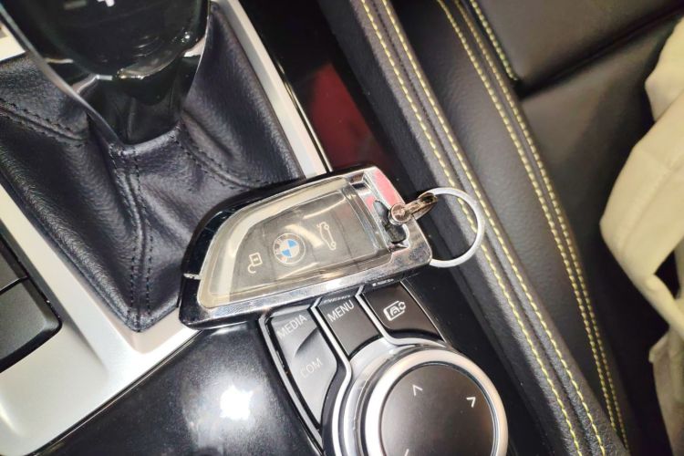 宝马1系 2023款 120i M运动曜熠版中控内饰7001