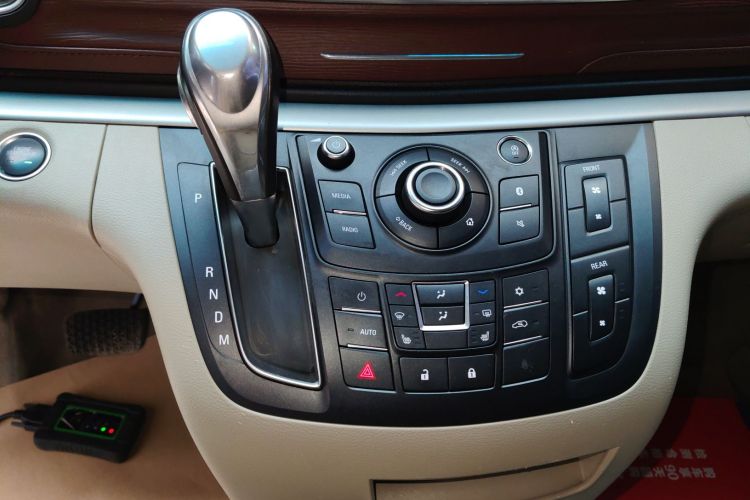 别克GL8 2018款 28T 尊贵型 国VI中控内饰18