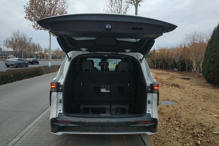 丰田 格瑞维亚 2024款 2.5L混动 豪华版局部细节23